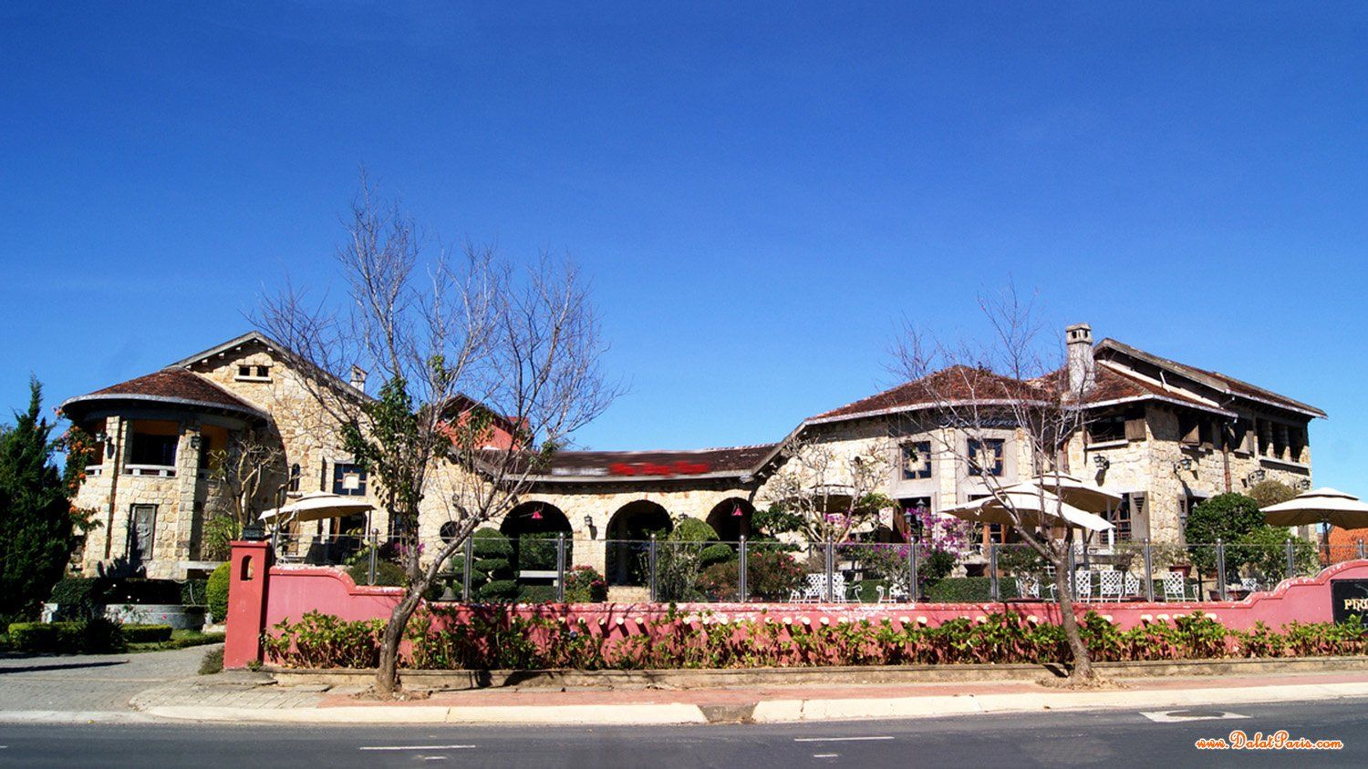 Đất liên kế mặt tiền đường Nguyễn Trung Trực Phường 4. TP Đà Lạt, gần Dinh III, cách Chợ Đà Lạt, Hồ Xuân Hương 3km. Khu vực trung tâm, kinh doanh buôn bán sầm uất . Giá tốt đầu tư