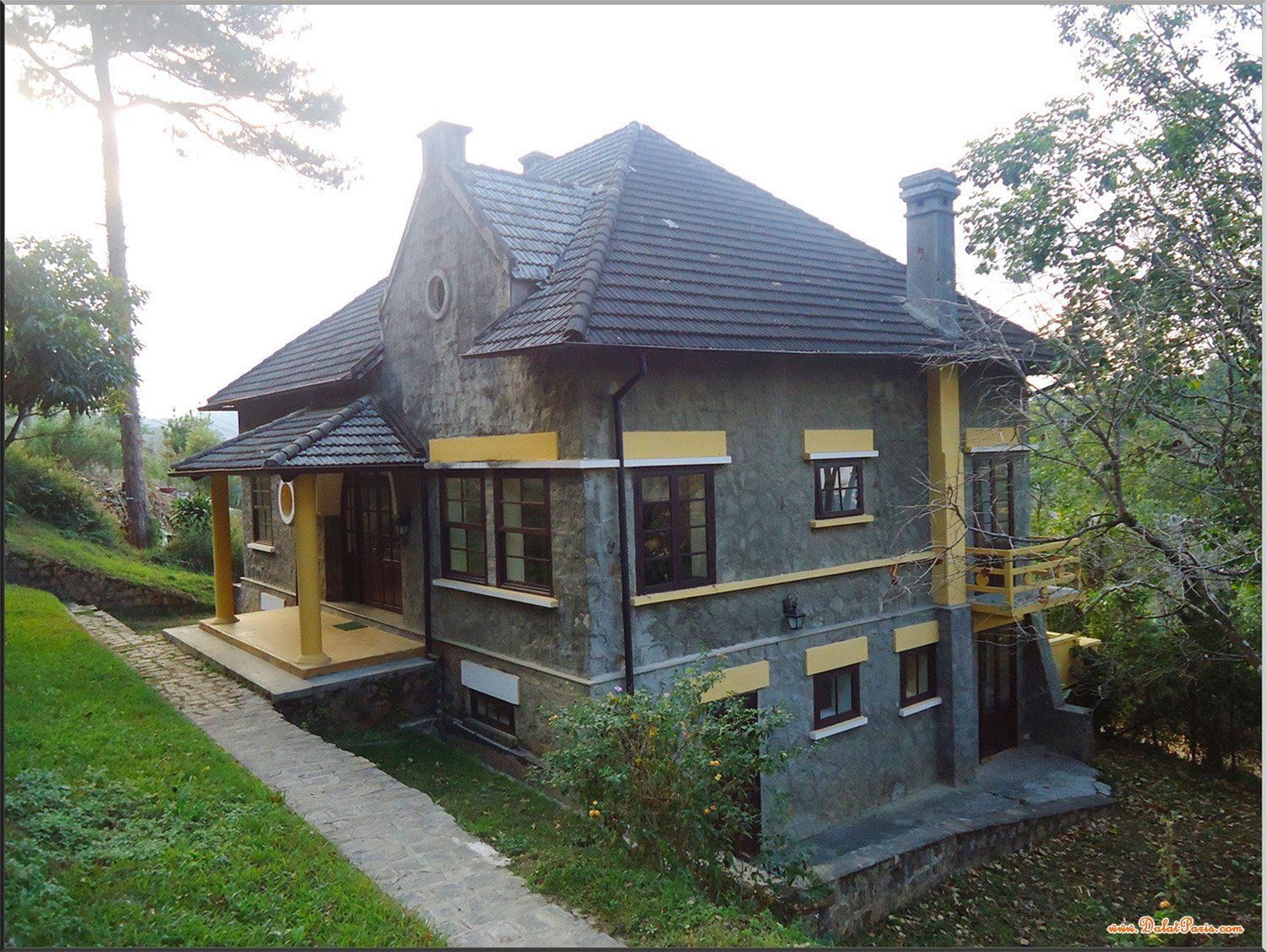 Biệt thự đồi săn mây, đường Trịnh Hoài Đức, TP Đà Lạt, View bao quát thành phố và đồi thông bạt ngàn. Biệt thự mới đẹp nội thất cao cấp nhập Ý, giá tốt đầu tư 16 tỷ