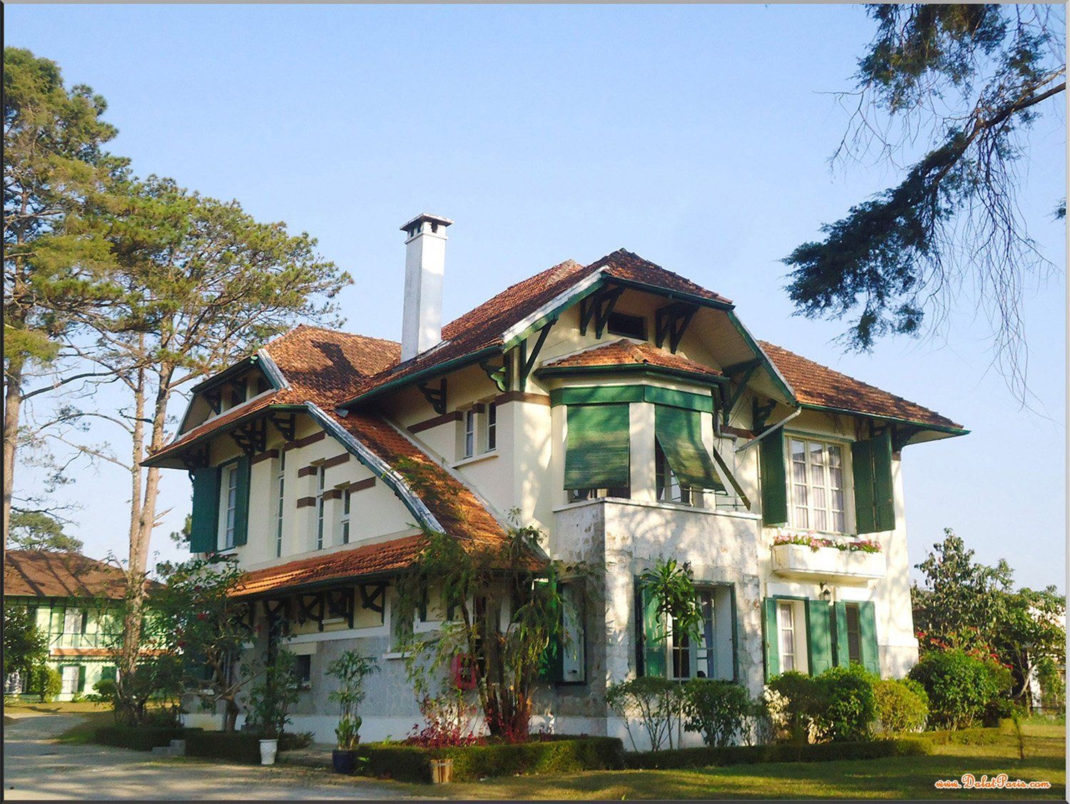 Biệt thự mới tinh đường Cô Giang, DT 211m2, cách Hồ Xuân Hương khoản 700m, khu vực biệt thự sang trọng, an ninh. Thích hợp an cư, nghỉ dưỡng. Giá 22 tỷ