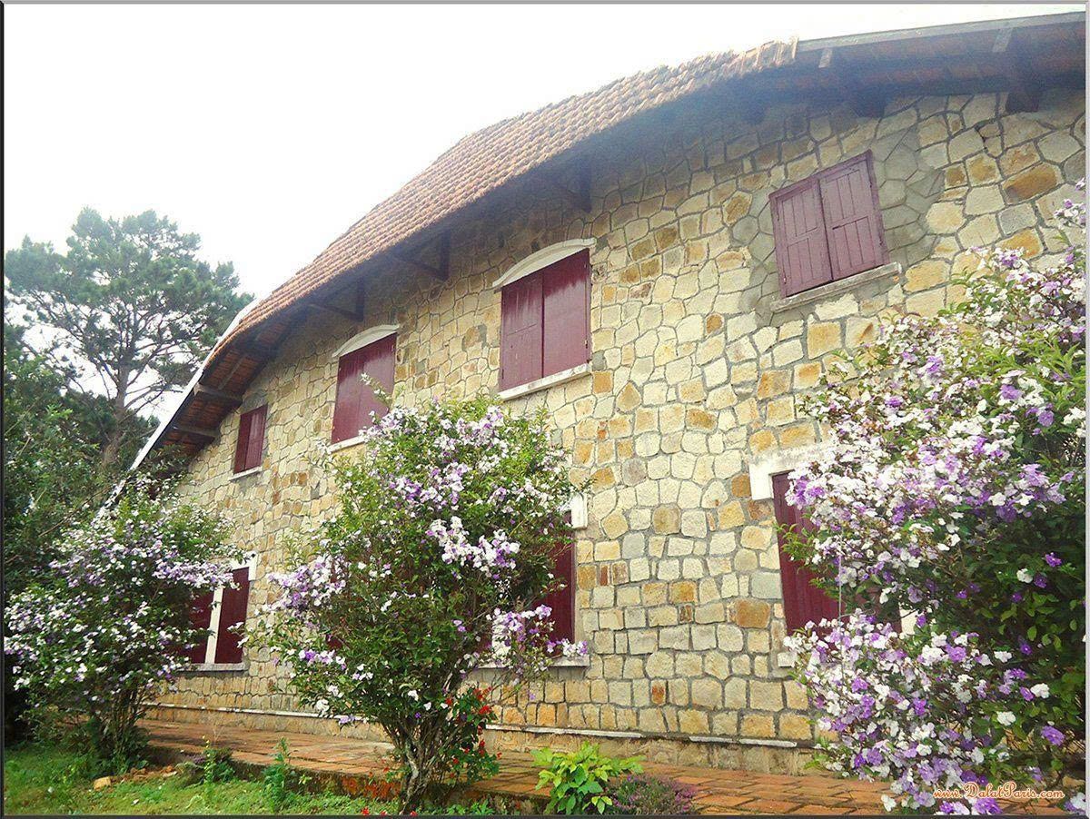 Nhà liên kế đường Phan Đình Phùng, P6, Đà Lạt. DT 42.36m2, 2 lầu 3PN. Gần bệnh viện tỉnh, cách HXH khoản 1km. Khu dân cư đông đúc, sầm uất. Giá 6.5 tỷ