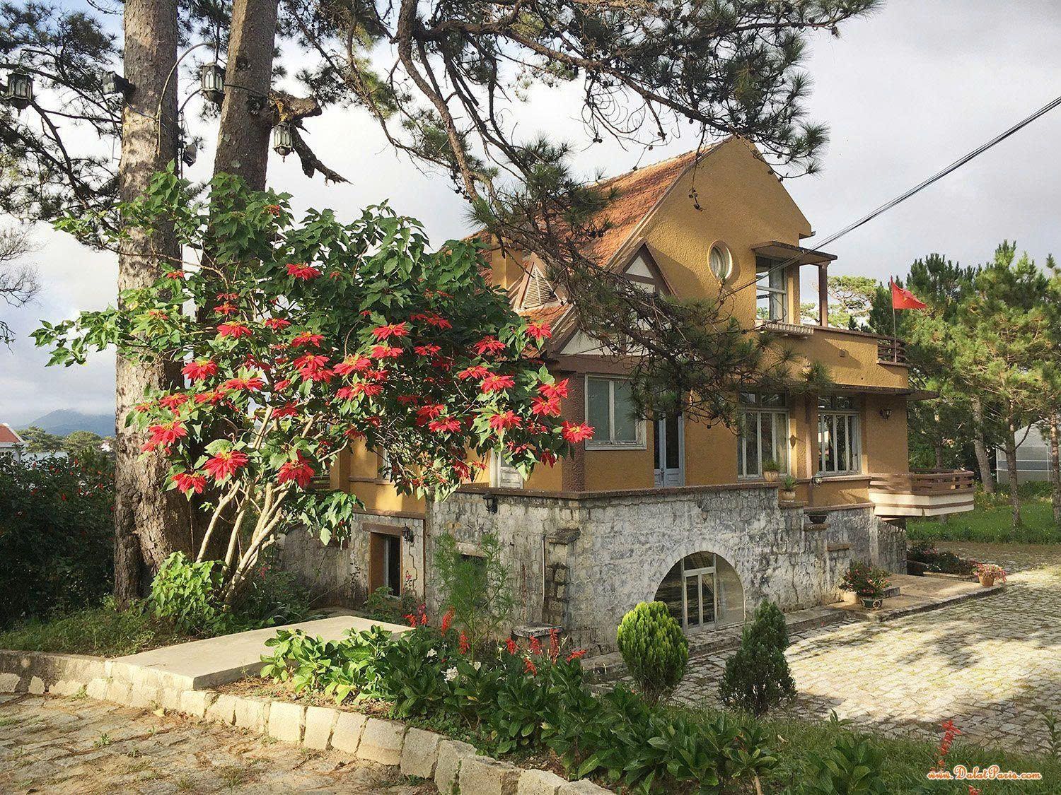 Đất biệt thự đường Cao Bá Quát, P7, Tp Đà Lạt. Diện tích: 377.49m2. Cách Hồ Xuân Hương khoản 4km. Đường  ô tô. View đẹp. Giá 13 tỷ