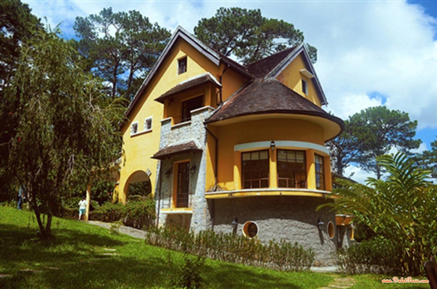 Bán đất tặng căn nhà cấp 4 trên đất đường Hải thượng, Phường 5, ngay trung tâm tp đà lạt, cách Bệnh viện Đa khoa tỉnh 50m, cách Hồ Xuân Hương 1,5km, giá 8,5tỷ