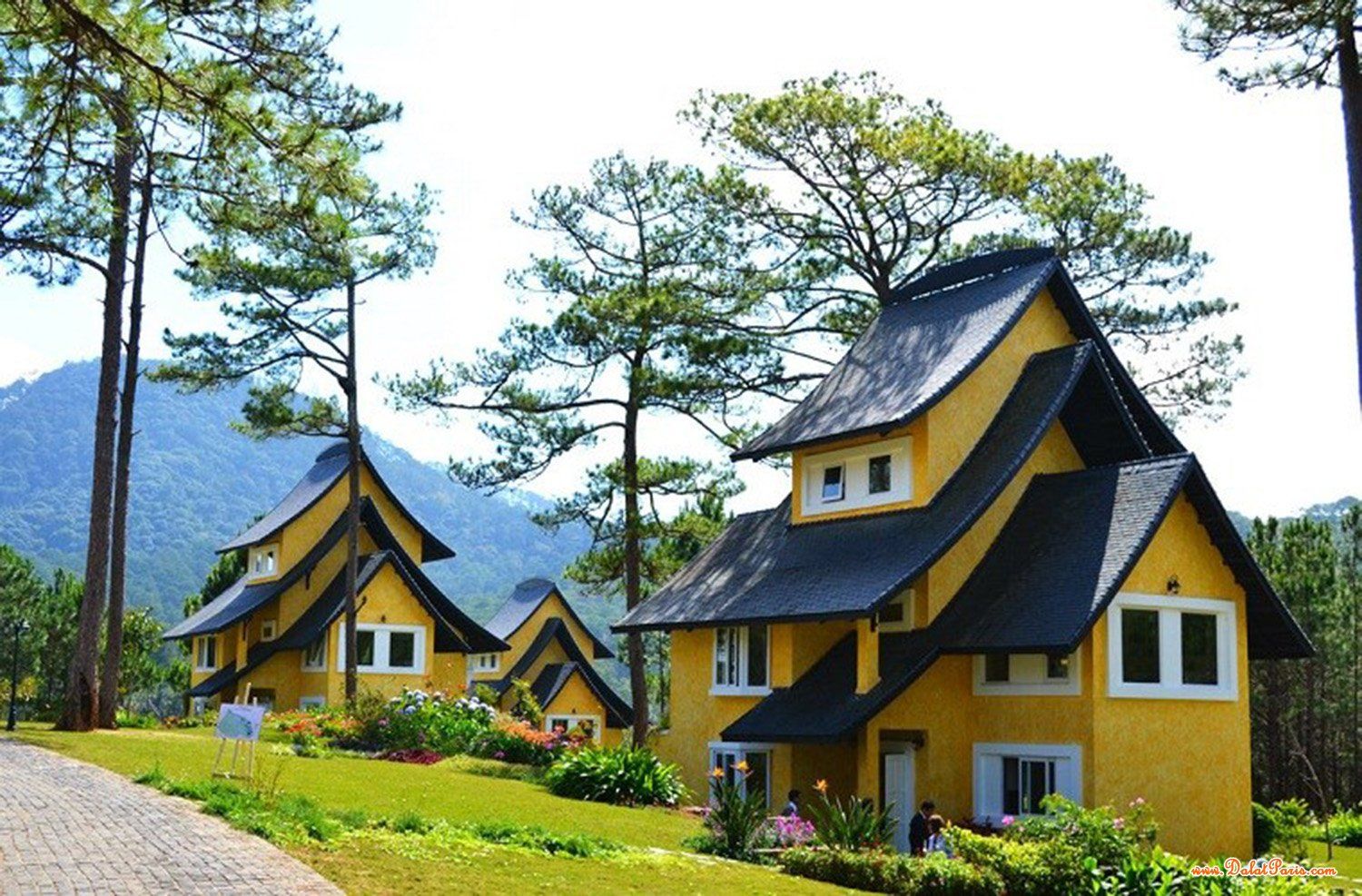 Bán đất tặng căn nhà cấp 4, Đường hai bà trưng, phường 6, ngay trung tâm tp đà lạt, sổ riêng xây dựng, đường ô tô, giá 4.3tỷ