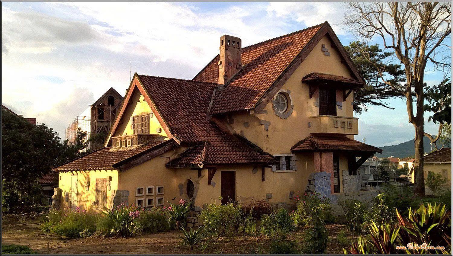 Nhà phố kinh doanh mặt tiền đường Hai Bà Trưng, P6, Tp Đà Lạt. DT 182.77m2. Cách Hồ Xuân Hương khoản 1km, gần bệnh viên tỉnh. Đường nhựa ô tô. Giá 45 tỷ