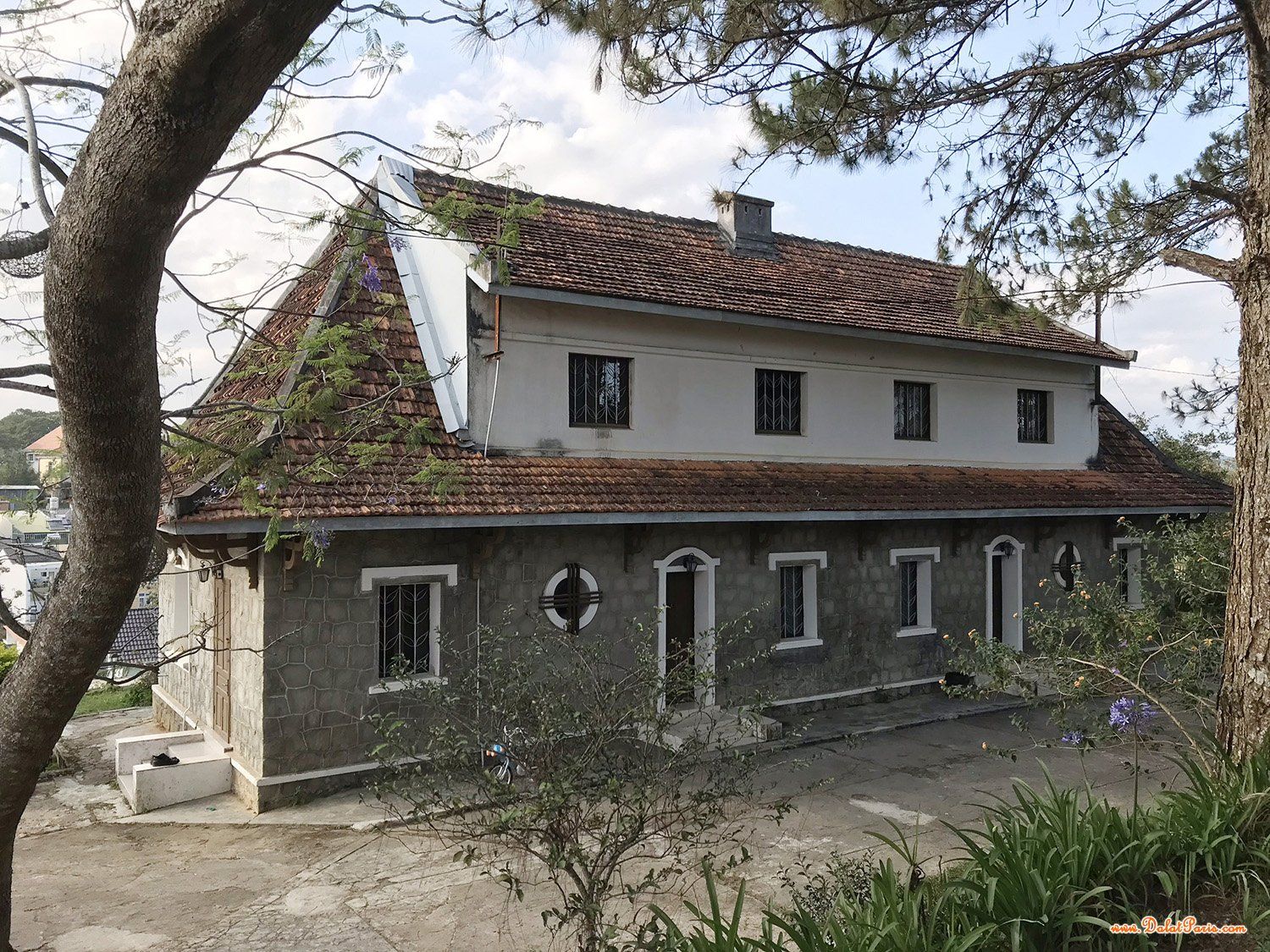 Đất 2 mặt tiền KQH Hoàng diệu, Phường 5, ngay trung tâm TP Đà Lạt, Cách Hồ Xuân Hương 2km, Cách chợ Hoàng Diệu 500m, thích hợp xây khách sạn, an cư , giá 10tỷ