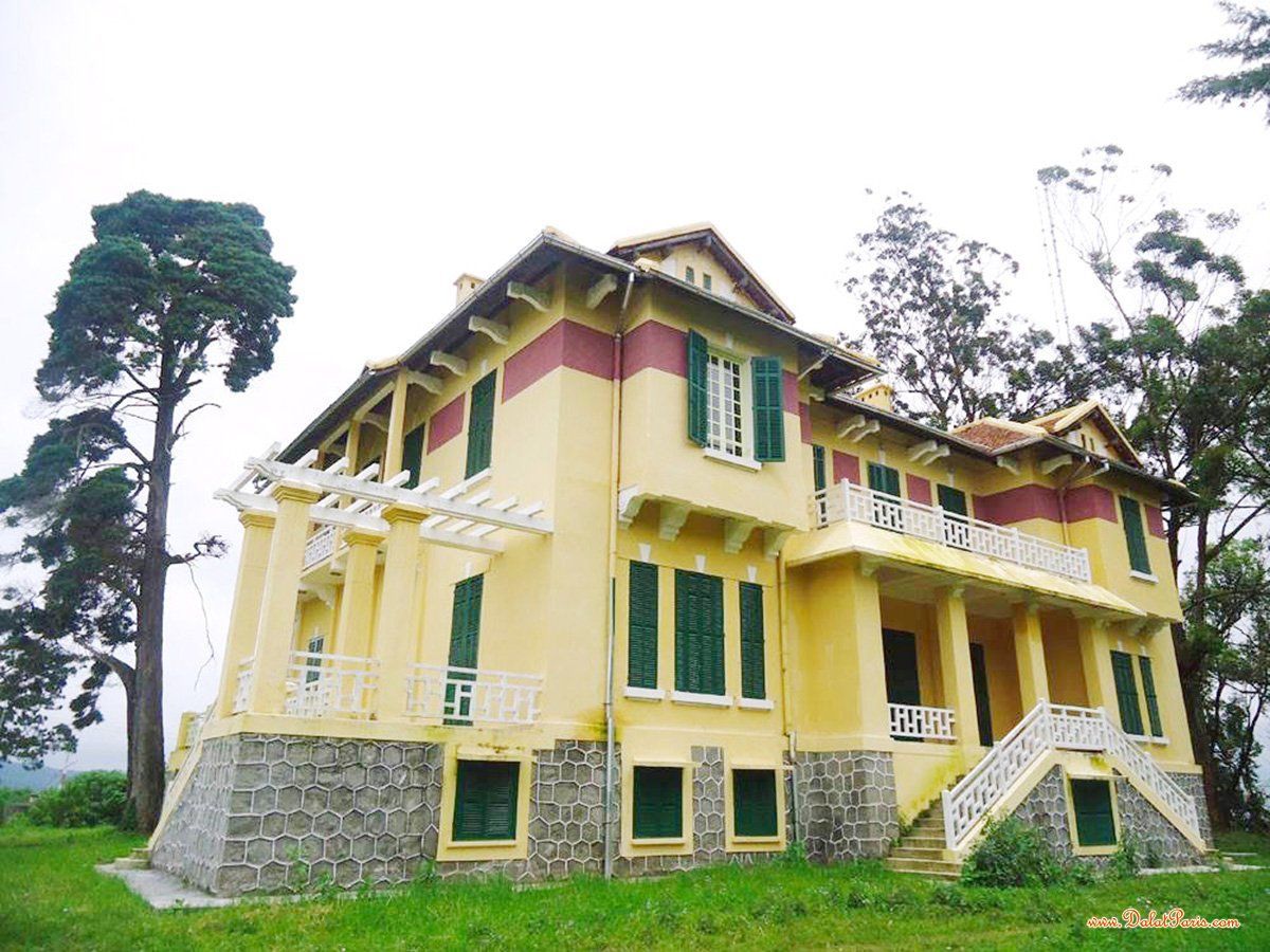 Biệt thự mặt tiền đường nam hồ, gồm 4 phòng ngủ, view nhà lồng thoáng đẹp. giá 31.2 tỷ